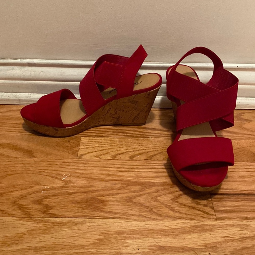 American Eagle Red Wedge—8